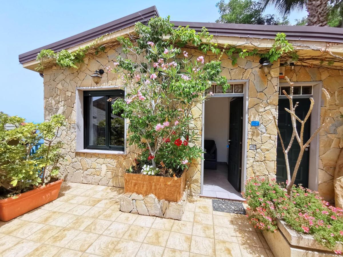 Villa Anita Apartments Capo dʼOrlando Eksteriør billede