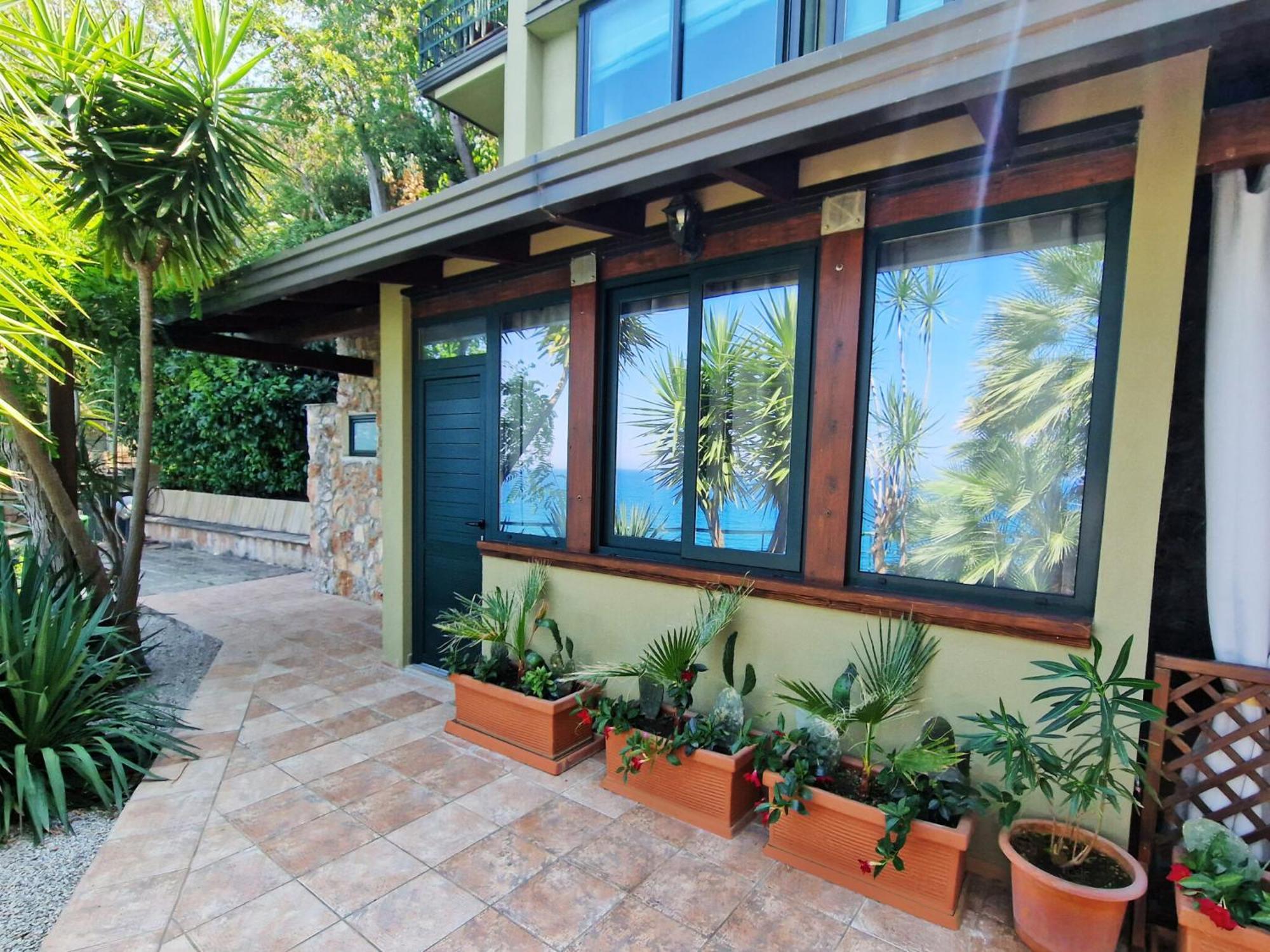 Villa Anita Apartments Capo dʼOrlando Eksteriør billede