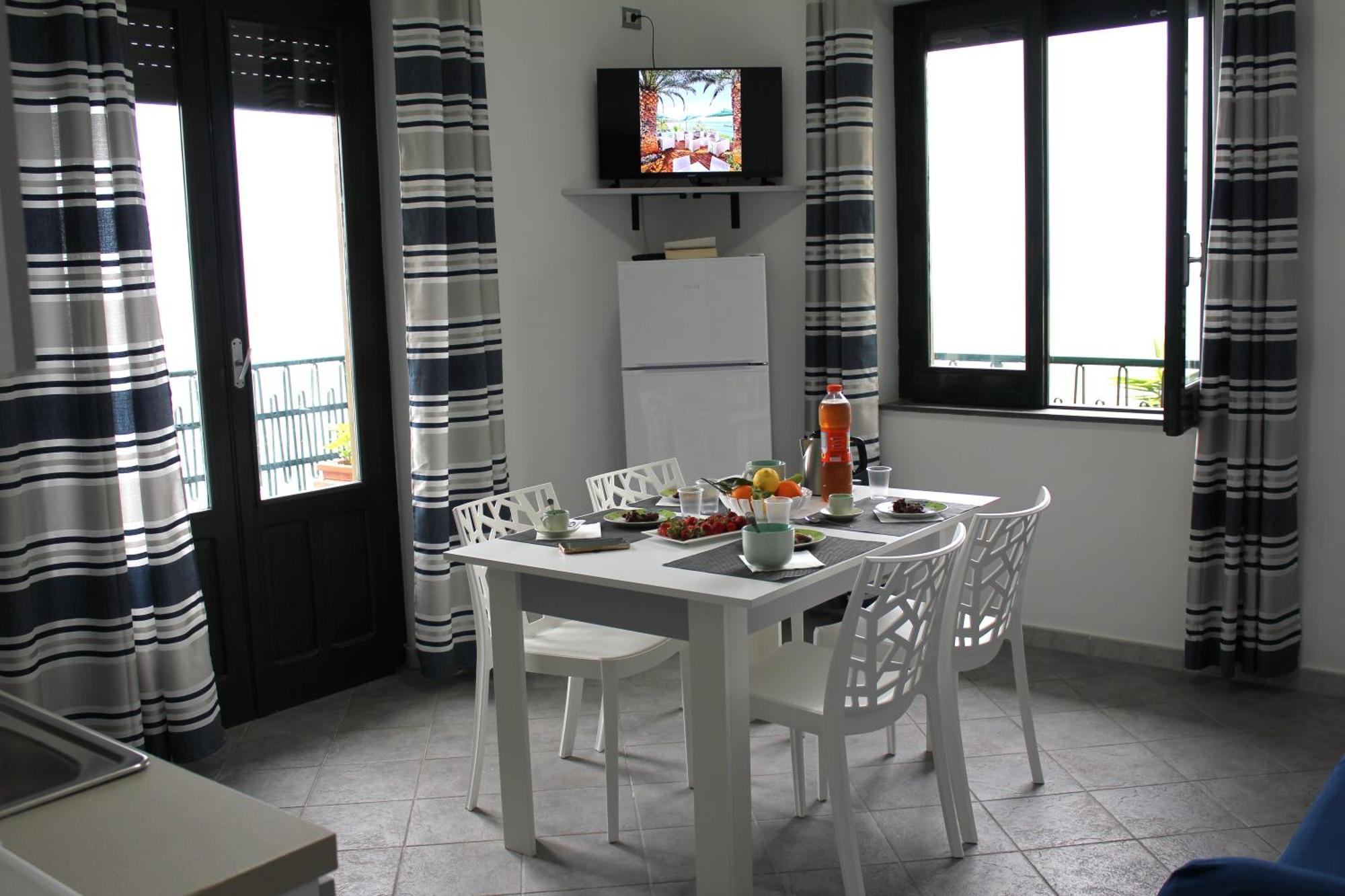Villa Anita Apartments Capo dʼOrlando Eksteriør billede